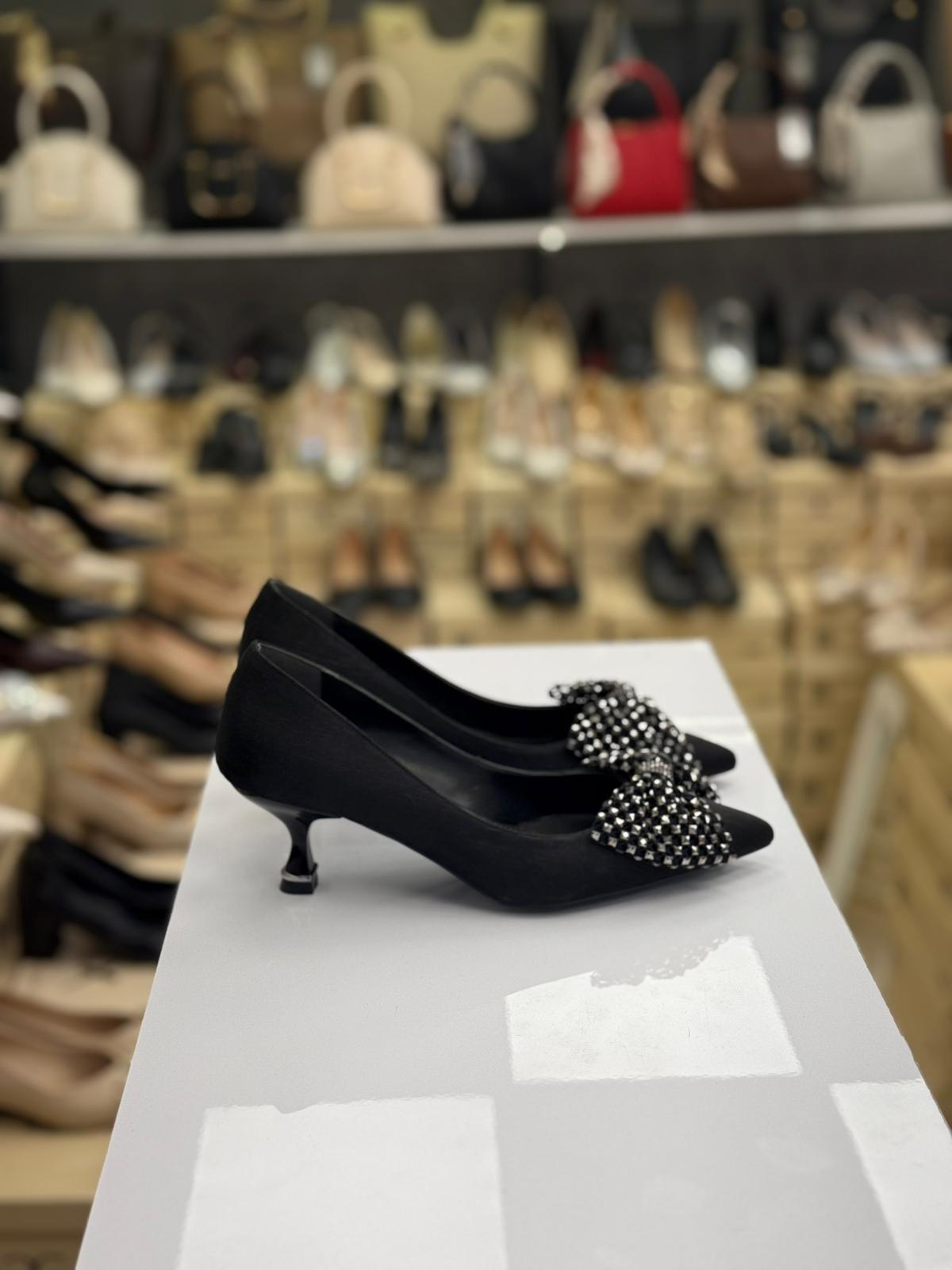 Fiyonklu Saten Malzeme Kısa Topuk Stiletto