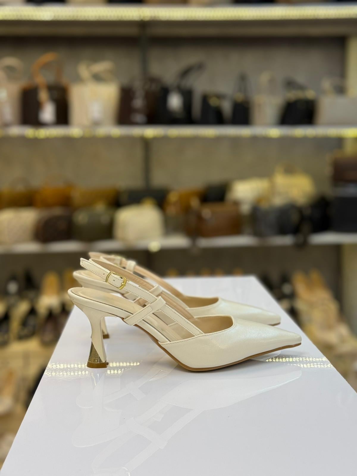 Gold Topuk Detaylı Krem Stiletto