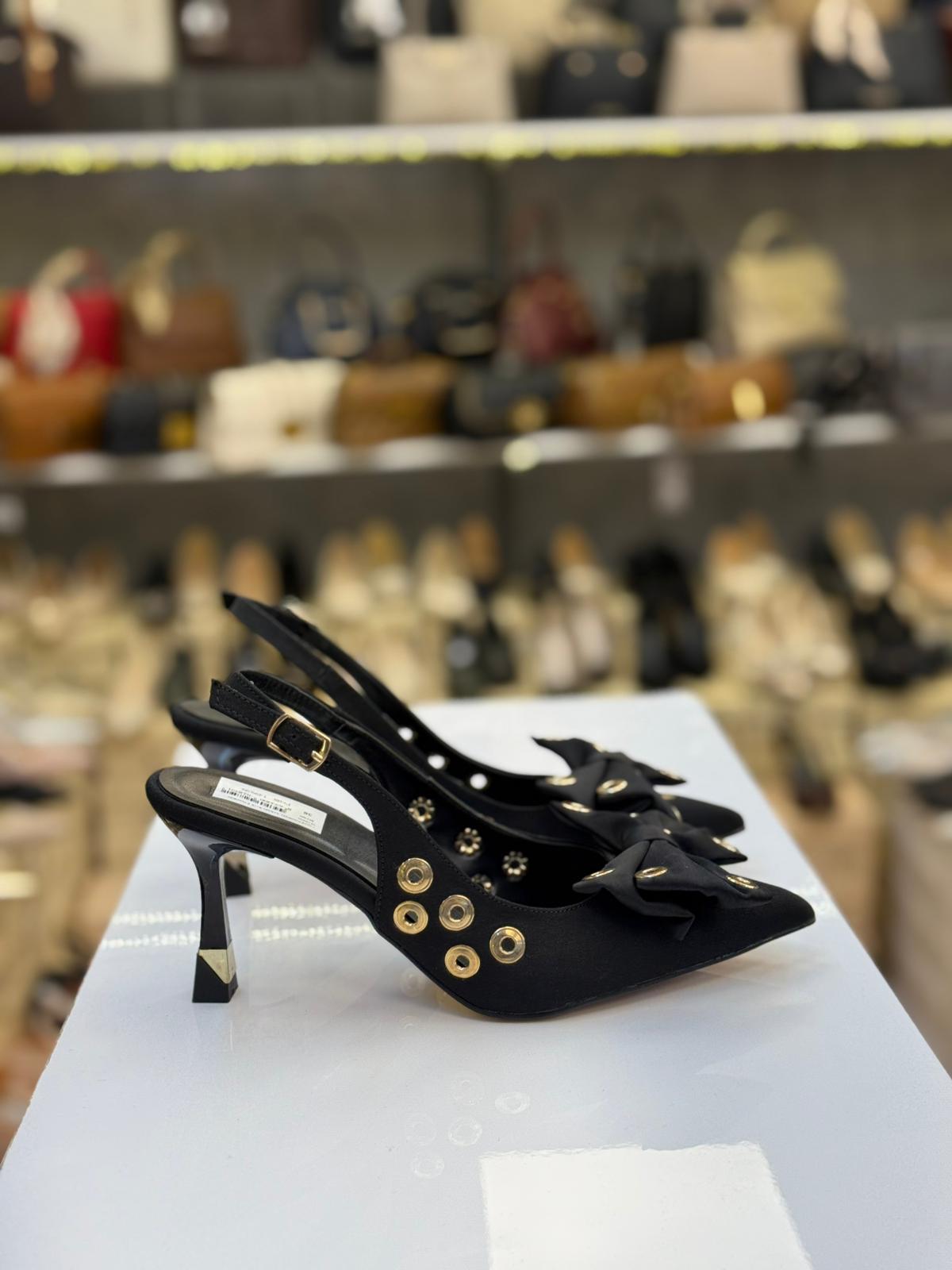 Gold Zımbalı Arkası Açık Fiyonklu Stiletto