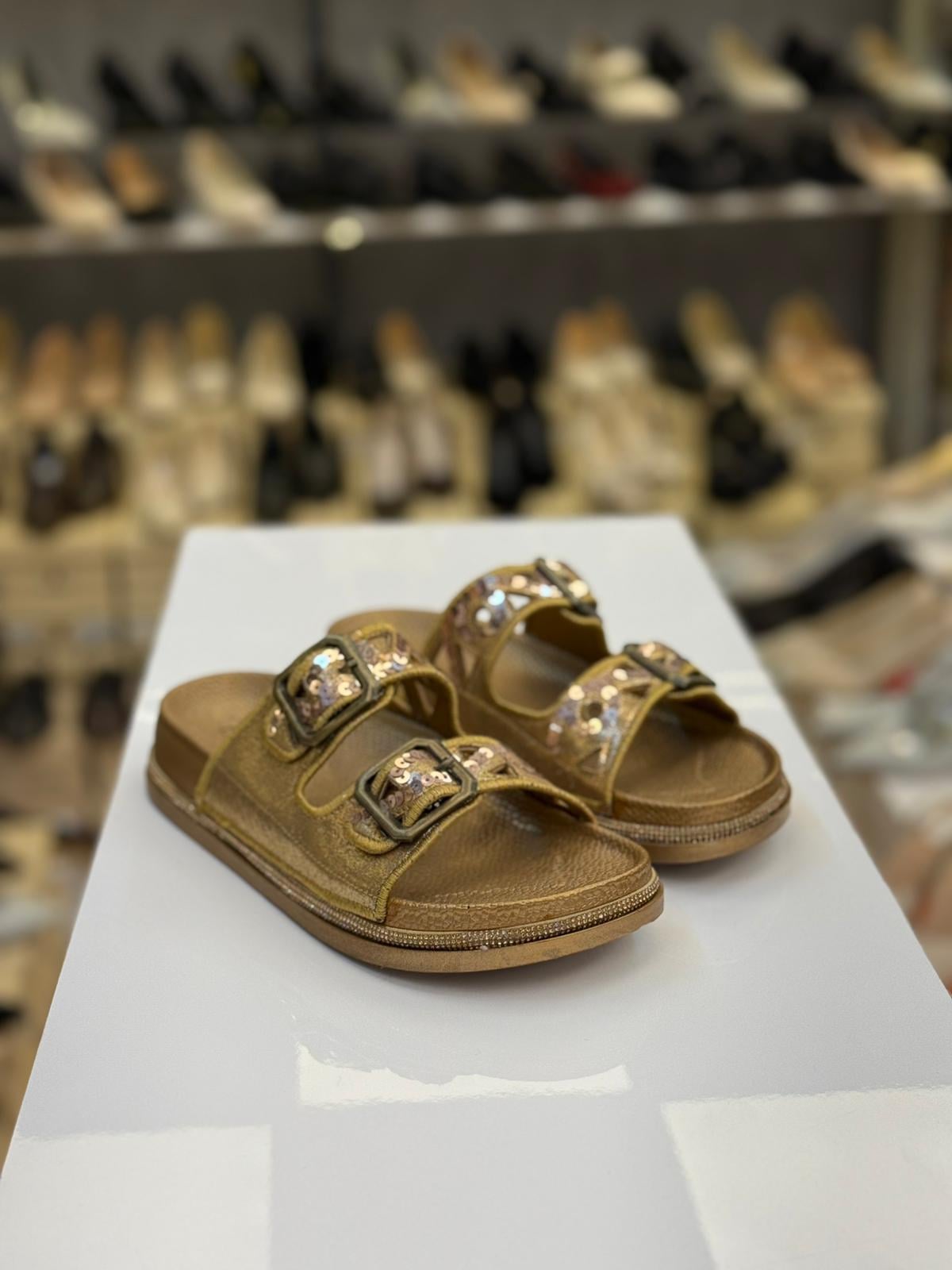 Taba Çift Tokalı Terlik