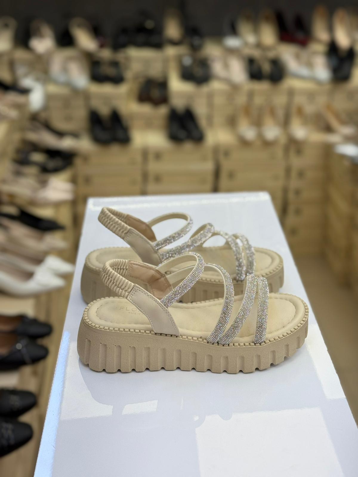 Taşlı Kalın Taban Günlük Sandalet