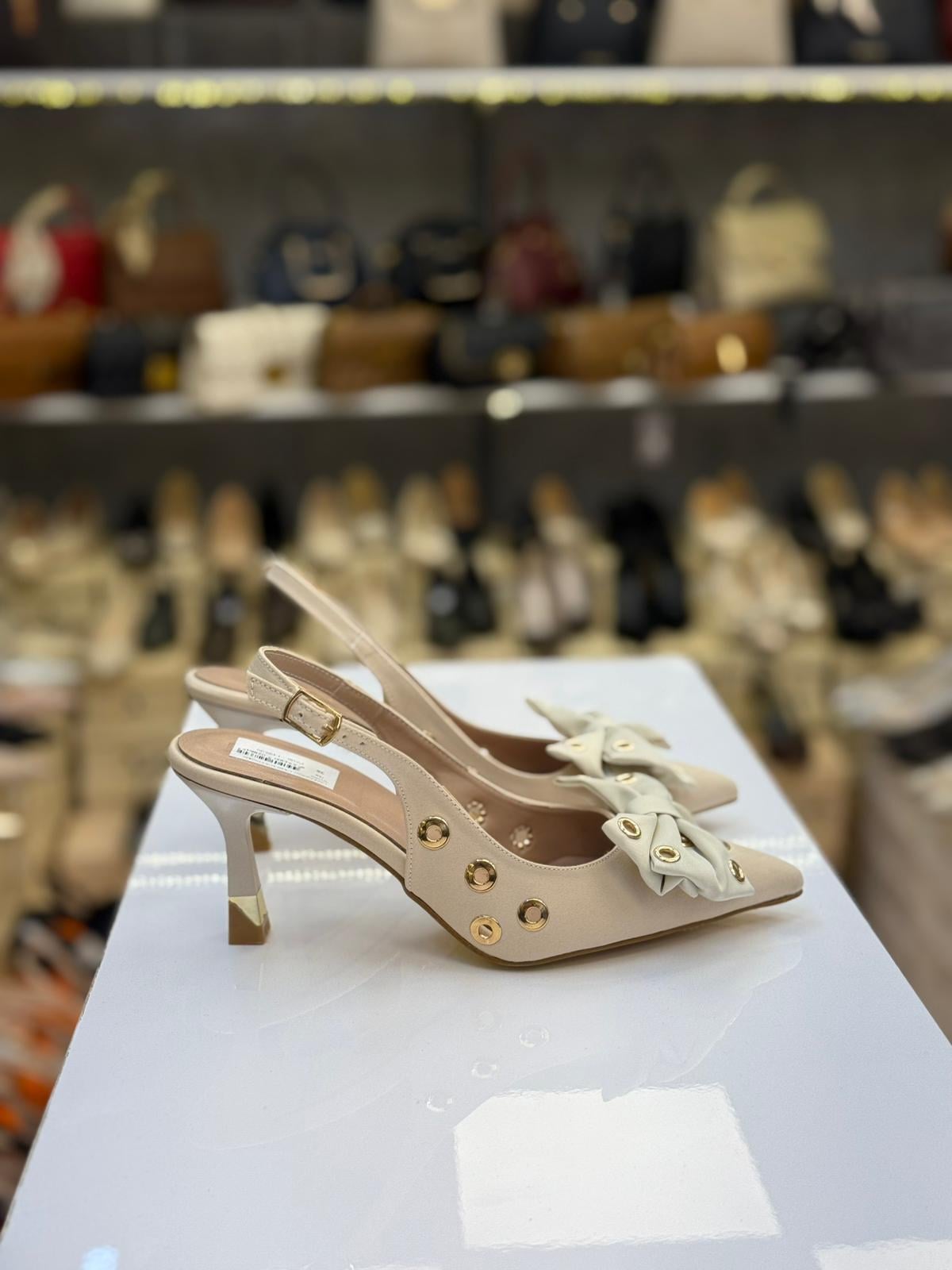 Zımbalı ve Fiyonklu Şık Stiletto Krem
