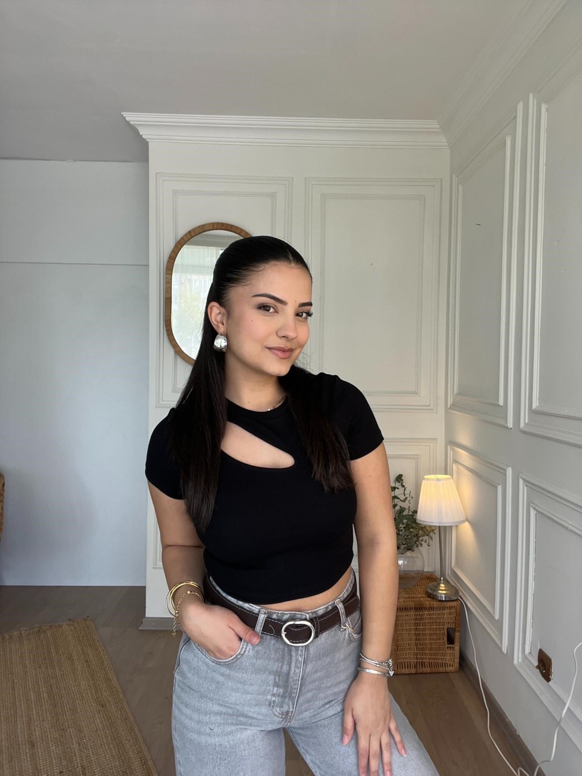 Cut Out Detaylı Crop Siyah