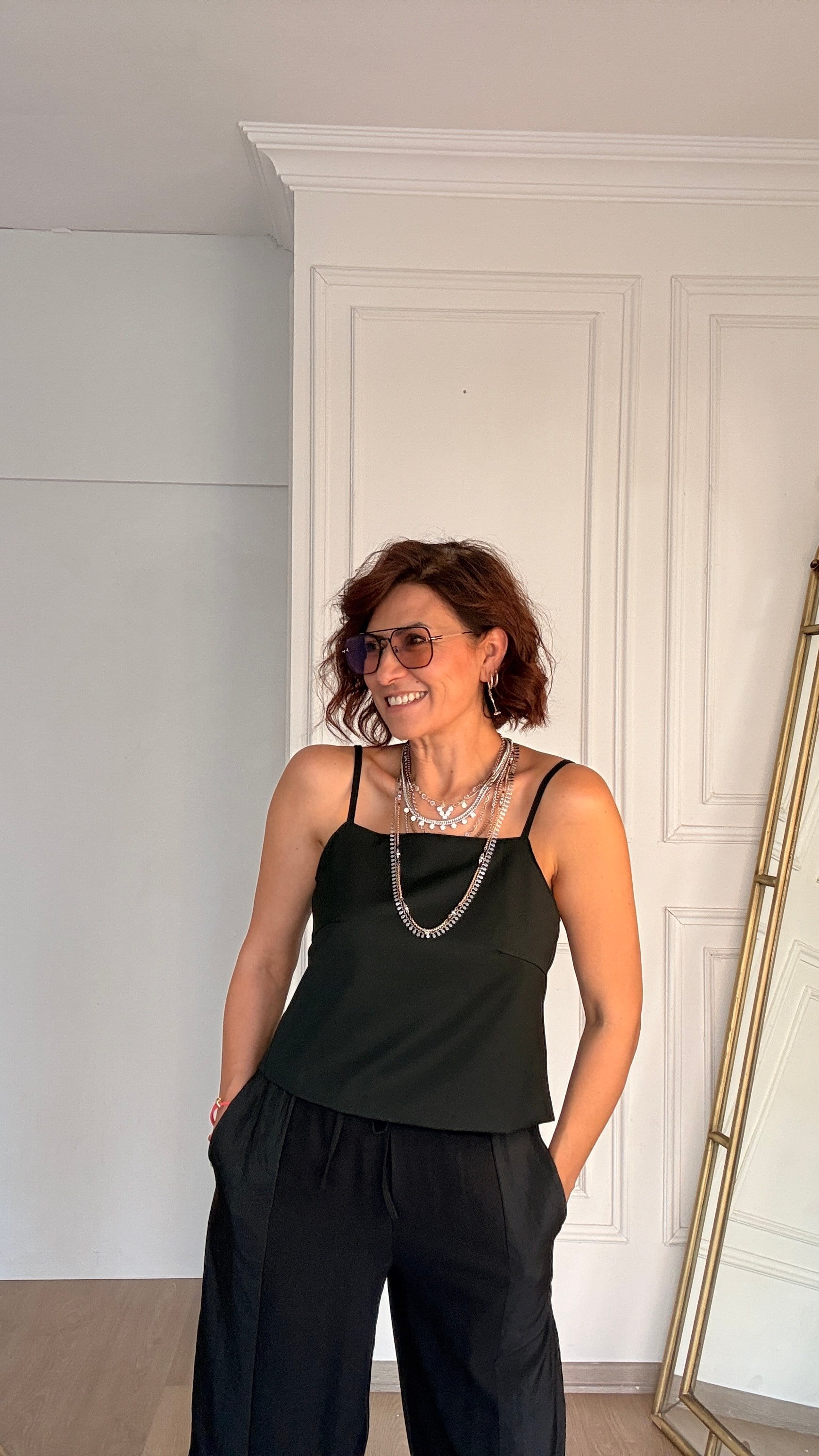 Sırtı Düğmeli Crop-Bluz Siyah