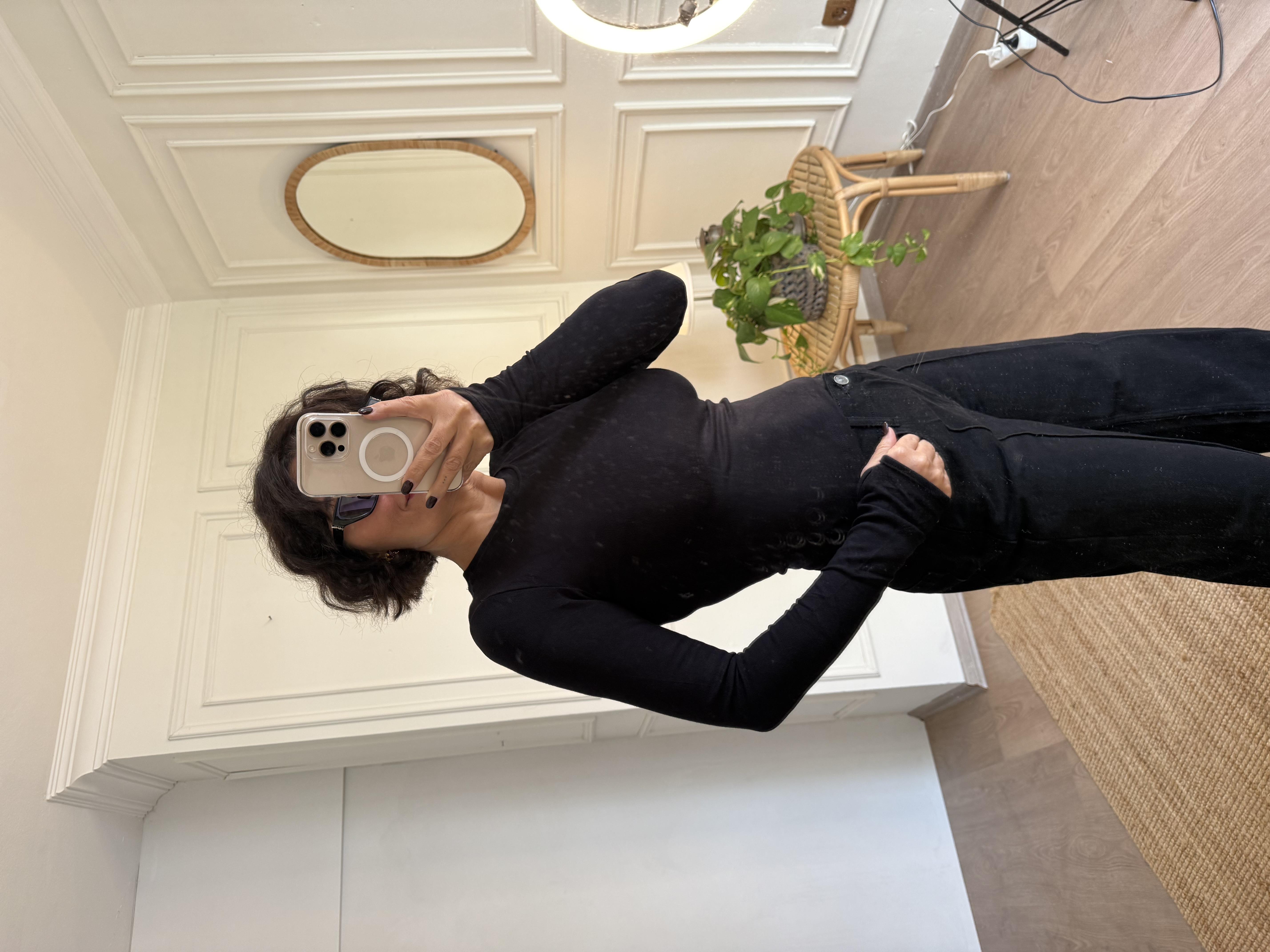 Uzun Kollu Parmak Geçmeli Body Siyah