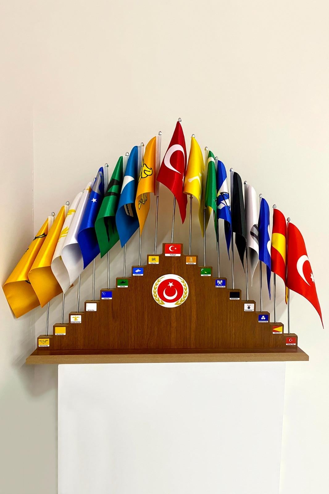 17'li Eski Türk Devletleri Bayrakları Seti (17 Türk Bayrağı) Ahşap Kaide Set