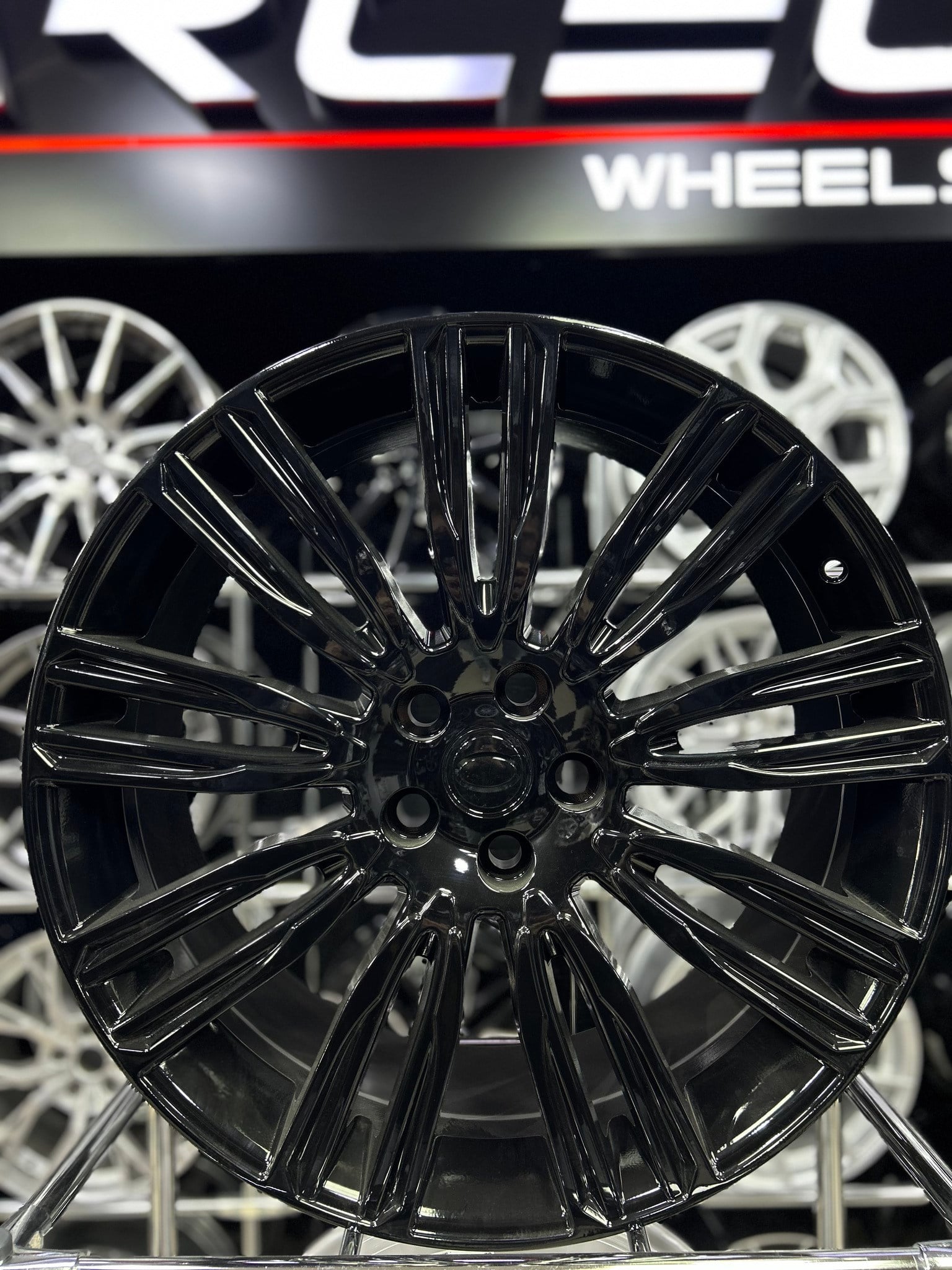 22 5x120 RANGE ROVER VELAR BLACK JANT MODELİ