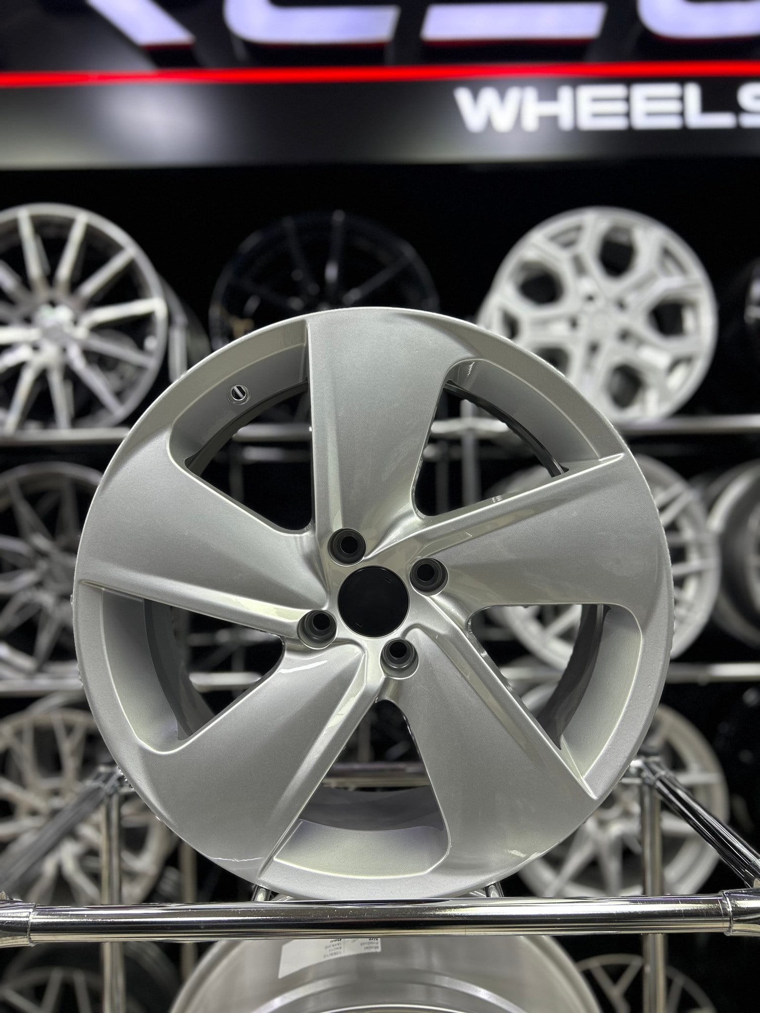 17 4x100 DEKORCULARA ÖZEL RENAULT-FİAT UYUMLU JANT MODELİ
