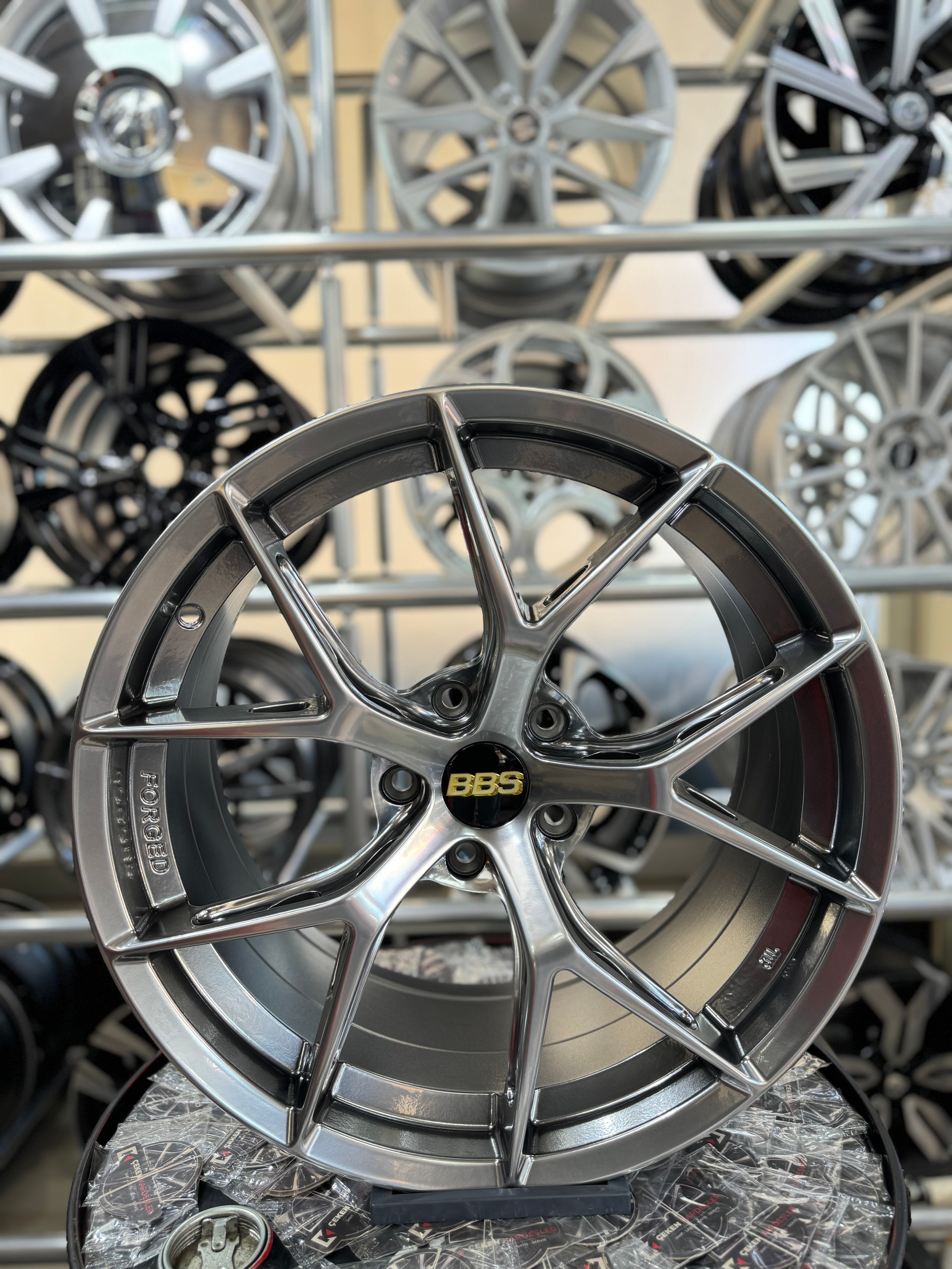 18 5x100 BBS Fİ R FORGED HAVA KANALLI HYPER BLACK JANT MODELİ