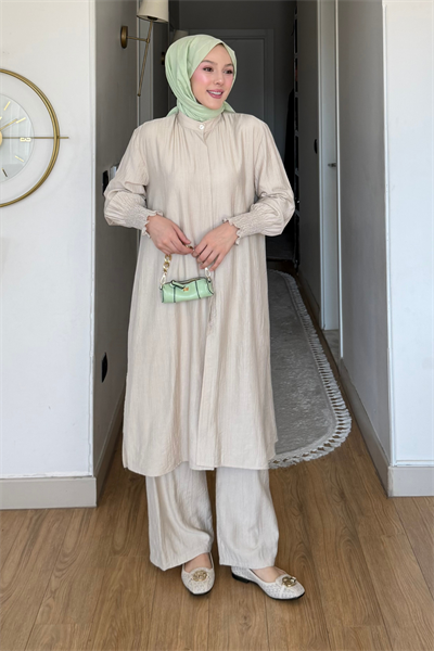 Loren Çilek Kumaş Kolu Büzgülü Hakim Yaka Gömlek-Pantolon Tesettür Takım- Krem
