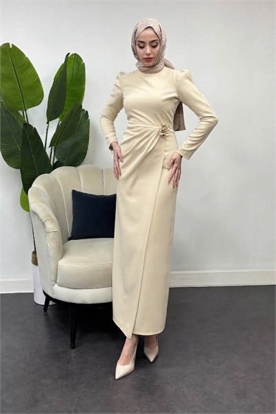 Zümre Model Krep Kumaş Gül Detaylı Elbise-Krem