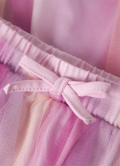 ETEK PEMBE
