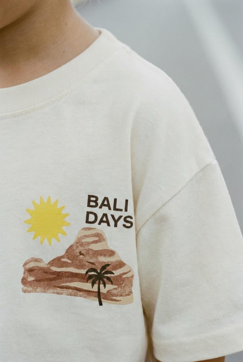 Erkek Çocuk Pamuklu Ekru Bali Days Baskılı T-Shirt ve Palmiye Desenli Şort Takım