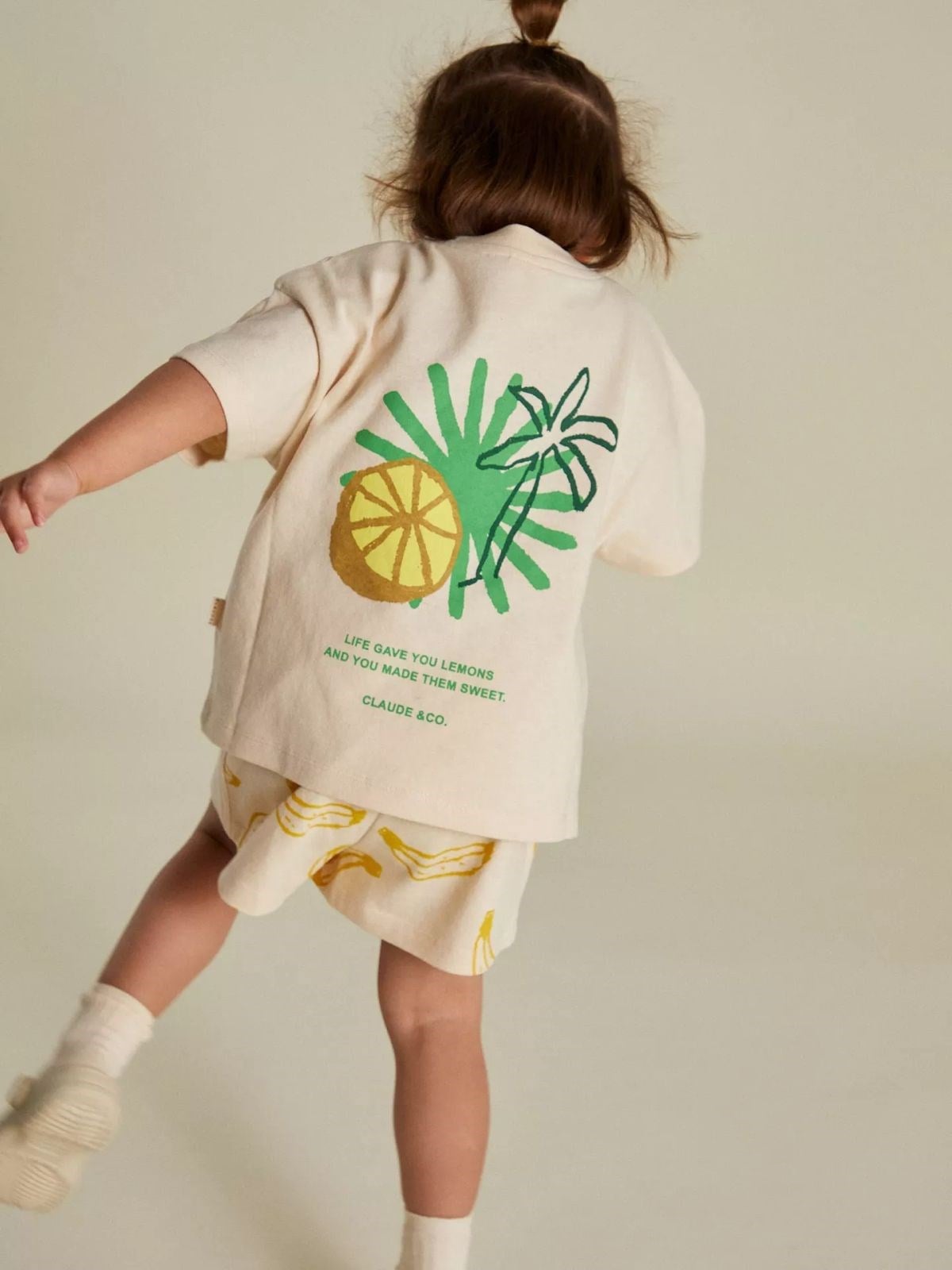 Kız Çocuk Pamuklu Ekru Muz Desenli T-Shirt ve Şort Takım
