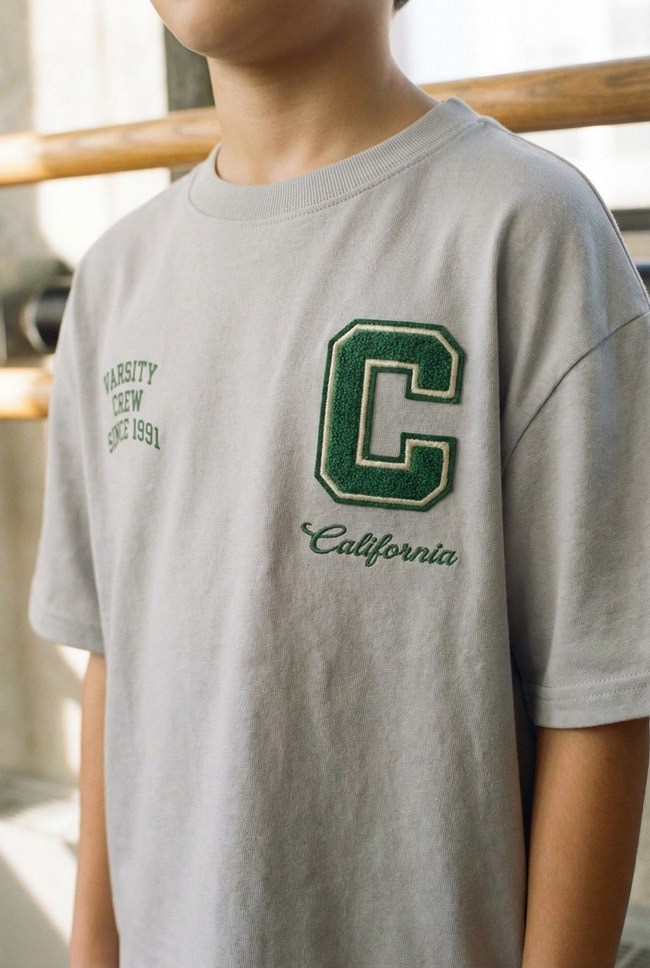 Erkek Çocuk Pamuklu Gri Baskılı T-Shirt ve Yeşil Şort Takım - Kolej Temalı