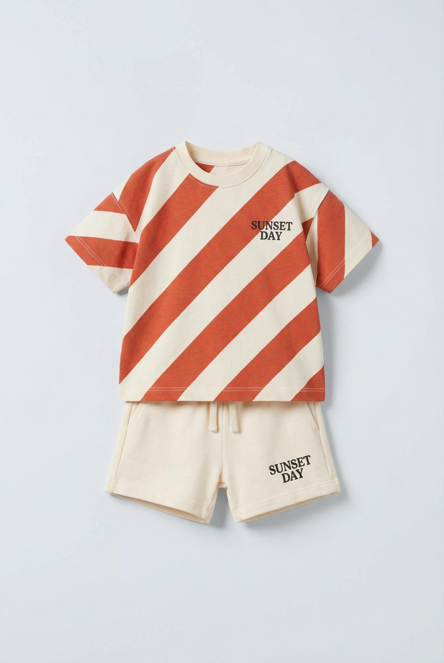 Erkek Çocuk Pamuklu Turuncu Çizgili T-Shirt ve Bej Şort Takım