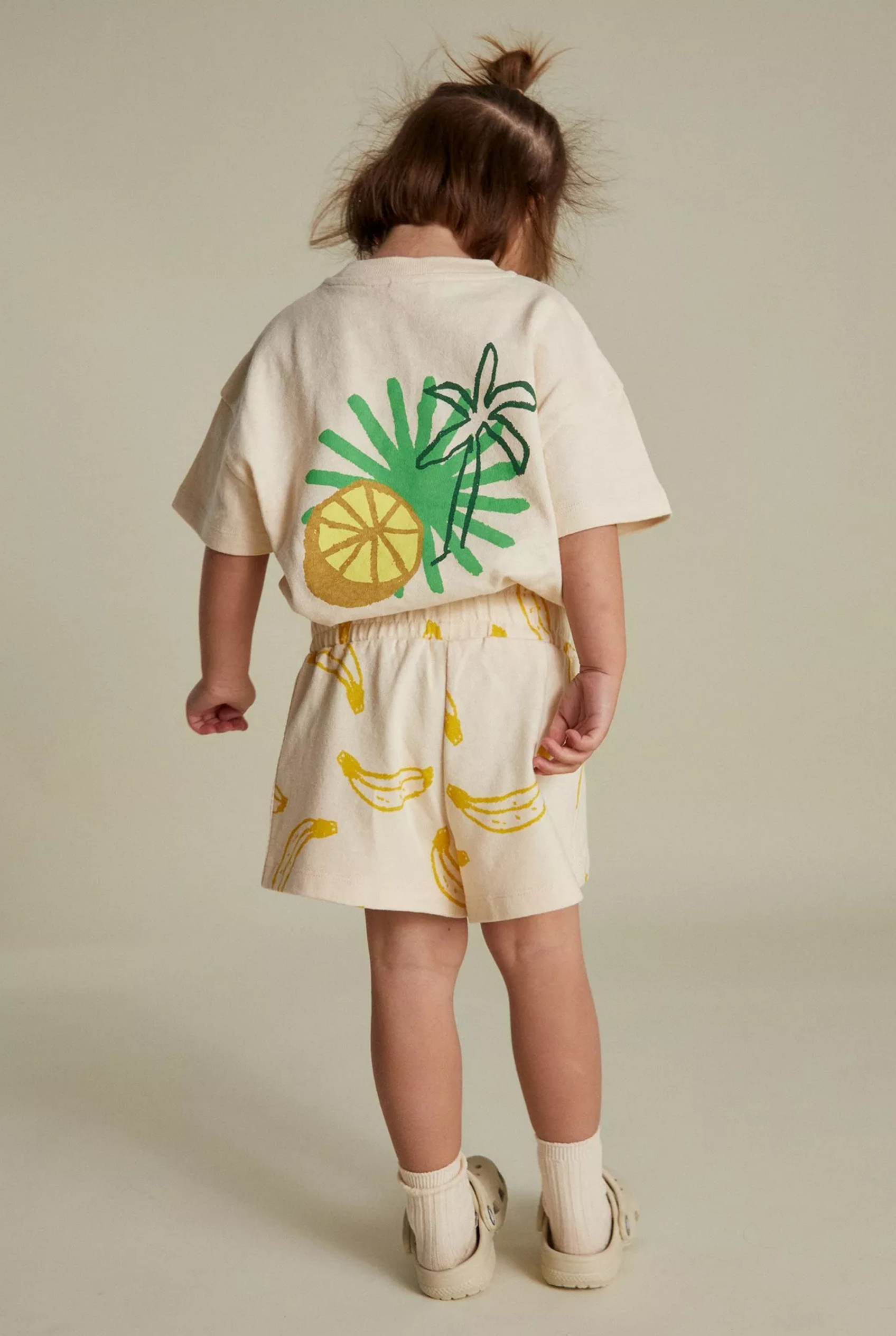 Kız Çocuk Pamuklu Ekru Muz Desenli T-Shirt ve Şort Takım