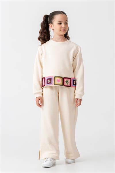 Kız Çocuk Pamuklu Ekru Patch Detaylı Sweatshirt ve Yırtmaçlı Bol Paça Eşofman Takım
