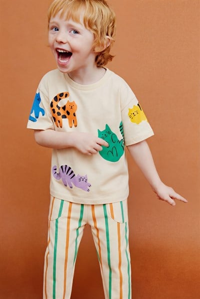 Unisex Çocuk Pamuklu Ekru Hayvan Figürlü Takım - Kısa Kollu T-Shirt ve Çizgili Eşofmanlı Set