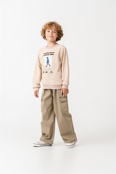 Erkek Çocuk Pamuklu Bej Baskılı Sweatshirt ve Haki Kargo Pantolon Takım - Günlük Rahat Stil