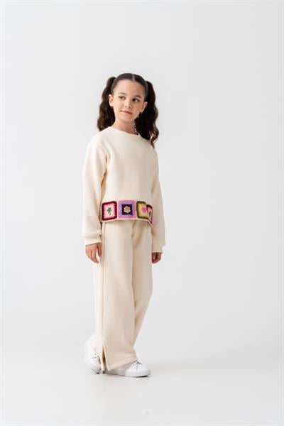 Kız Çocuk Pamuklu Ekru Patch Detaylı Sweatshirt ve Yırtmaçlı Bol Paça Eşofman Takım