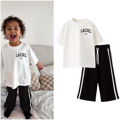 Erkek Çocuk Oversize Tişört ve Çizgili Eşofman Takımı – 2li Set, Rahat ve Spor