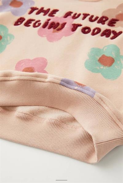 Kız Çocuk Pamuklu Bej Çiçek Desenli Sweatshirt ve Eşofman Takımı - The Future Begins Today Sloganlı