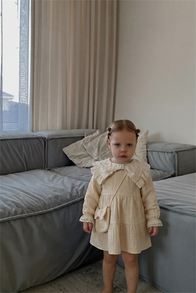 Kız Bebek Pamuklu Bej Fisto Yaka Elbise – Uzun Kollu, Katlı Model