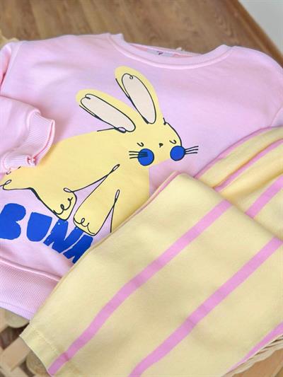 Kız Çocuk Pamuklu Pembe Tavşan Baskılı Sweatshirt Takım - Sarı Çizgili Pantolonlu
