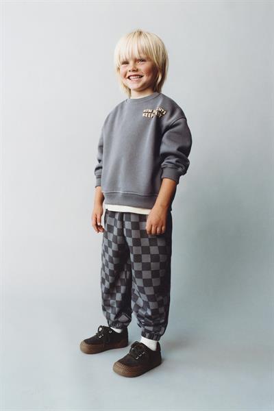 Erkek Çocuk Pamuklu Füme Checkered Desenli Eşofman Takımı - New Heights Yazı Detaylı