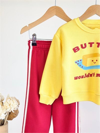 Çocuk Pamuklu Sarı Baskılı Sweatshirt ve Kırmızı Şeritli Pantolon Takımı