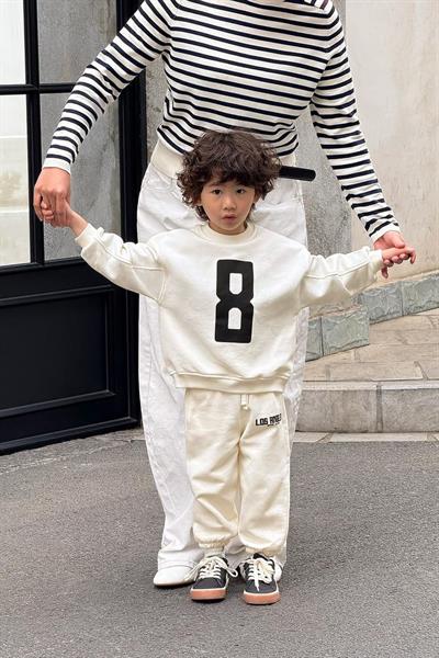Erkek Çocuk Pamuklu Ekru 8 Baskılı Sweatshirt ve Eşofman Alt Takım