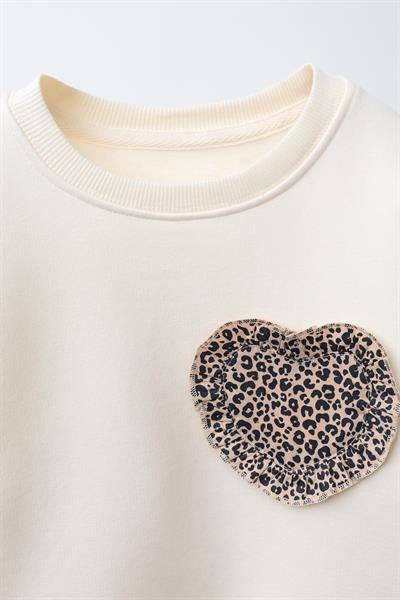 Kız Çocuk Pamuklu Ekru Kalp Aplikeli Sweatshirt ve Leopar Desenli Flare Tayt Takım