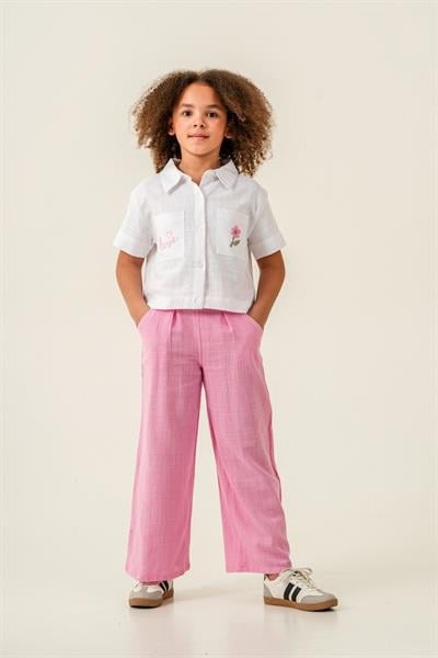 Kız Çocuk Keten Beyaz Nakış Detaylı Gömlek ve Pembe Pantolon Takımı - Şık ve Rahat