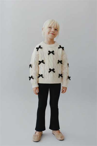 Kız Çocuk Pamuklu Krem Fiyonk Detaylı Triko Kazak ve Siyah Ribana Flare Tayt Takım