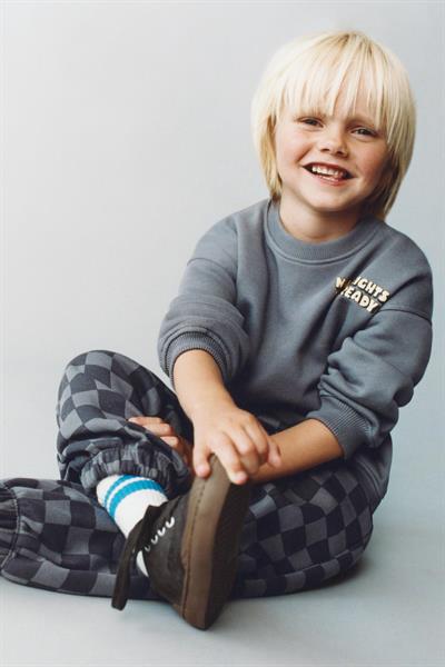 Erkek Çocuk Pamuklu Füme Checkered Desenli Eşofman Takımı - New Heights Yazı Detaylı