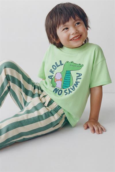 Erkek Çocuk Pamuklu Yeşil Timsah Baskılı T-Shirt ve Çizgili Eşofman Takım