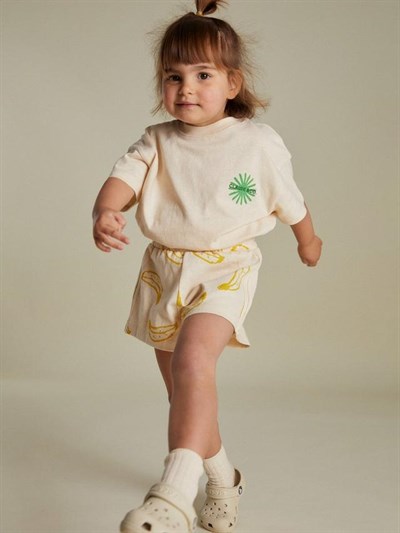 Kız Çocuk Pamuklu Ekru Muz Desenli T-Shirt ve Şort Takım