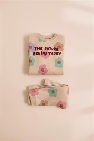 Kız Çocuk Pamuklu Bej Çiçek Desenli Sweatshirt ve Eşofman Takımı - The Future Begins Today Sloganlı