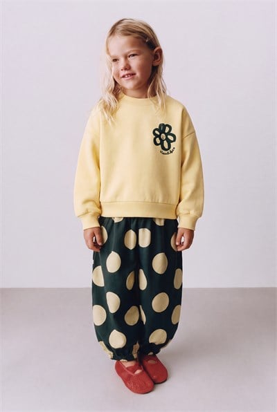 Kız Çocuk Pamuklu Çiçek Baskılı Sarı Sweatshirt ve Puantiyeli Eşofman Takımı