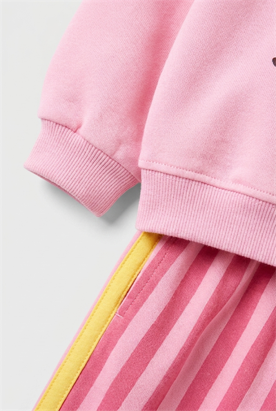 Kız Çocuk Kedi Baskılı Pembe Sweatshirt ve Çizgili Bol Paça Eşofman Takımı