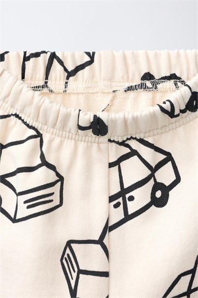 Çocuk Pamuklu Araba Desenli Ekru Sweatshirt ve Eşofman Altı Takımı