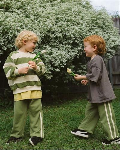 Unisex Çocuk Pamuklu Yeşil Çizgili Sweatshirt ve Şeritli Eşofman Takım - Rahat Kesim