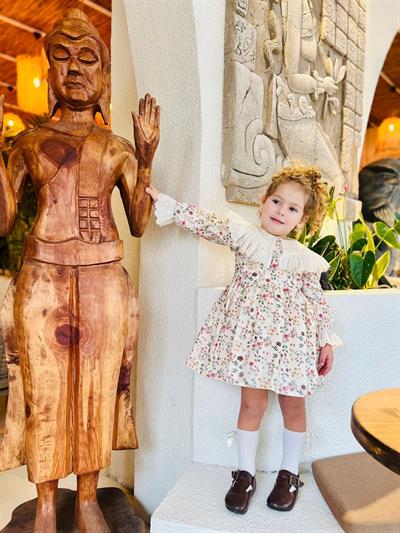 Kız Çocuk Pamuklu Krem Vintage Çiçekli Elbise – Dantelli Yaka ve Kol Detaylı Tasarım