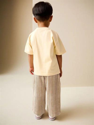 Erkek Çocuk Pamuklu Ekru Baskılı T-Shirt ve Çizgili Pantolon Takım