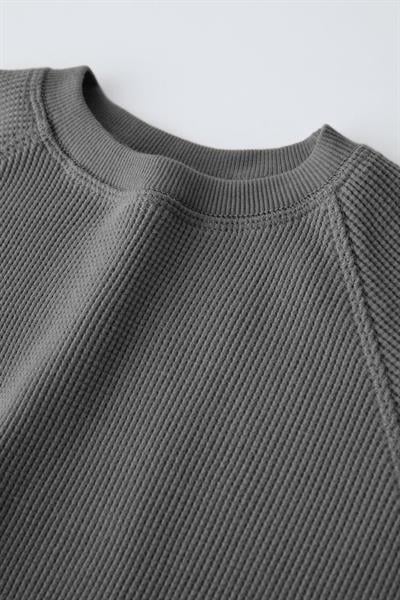 Unisex Çocuk Waffle Gofre Kumaş Tişört ve Şort Takımı – Rahat ve Şık Günlük Kombin