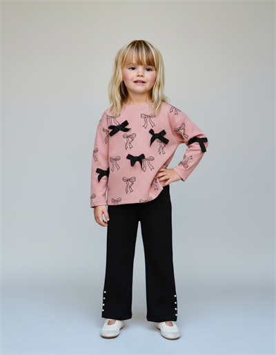 Kız Çocuk Pamuklu Pembe Fiyonk Desenli T-shirt ve Siyah İnci Düğme Detaylı Pantolon Takım