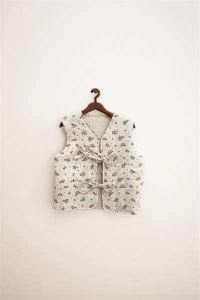 Kız Çocuk Pamuklu Krem Çiçek Desenli Bağlamalı Yelek - Yumuşak Dokulu, Astarlı Tasarım