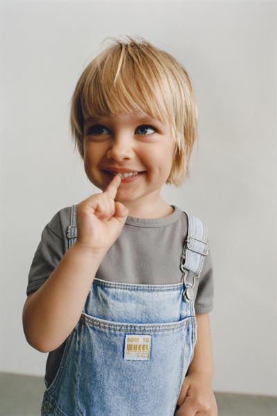 Unisex Çocuk Açık Mavi Kot Cepli Şort Tulum - Ayarlanabilir Askılı