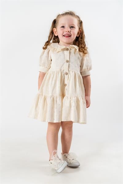 Krem Rengi Brode İşlemeli Kız Çocuk Elbisesi – Düğmeli, Fırfırlı, Pamuklu